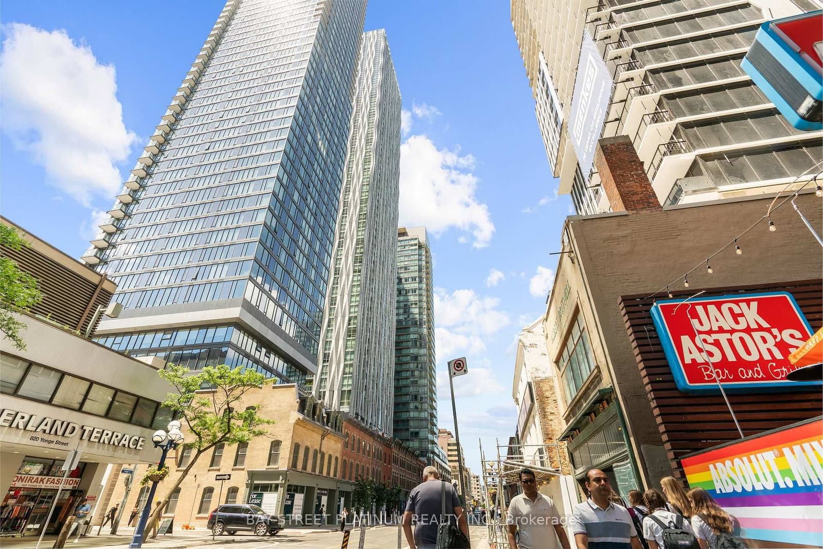 1 Yorkville Avenue, Unit 4002