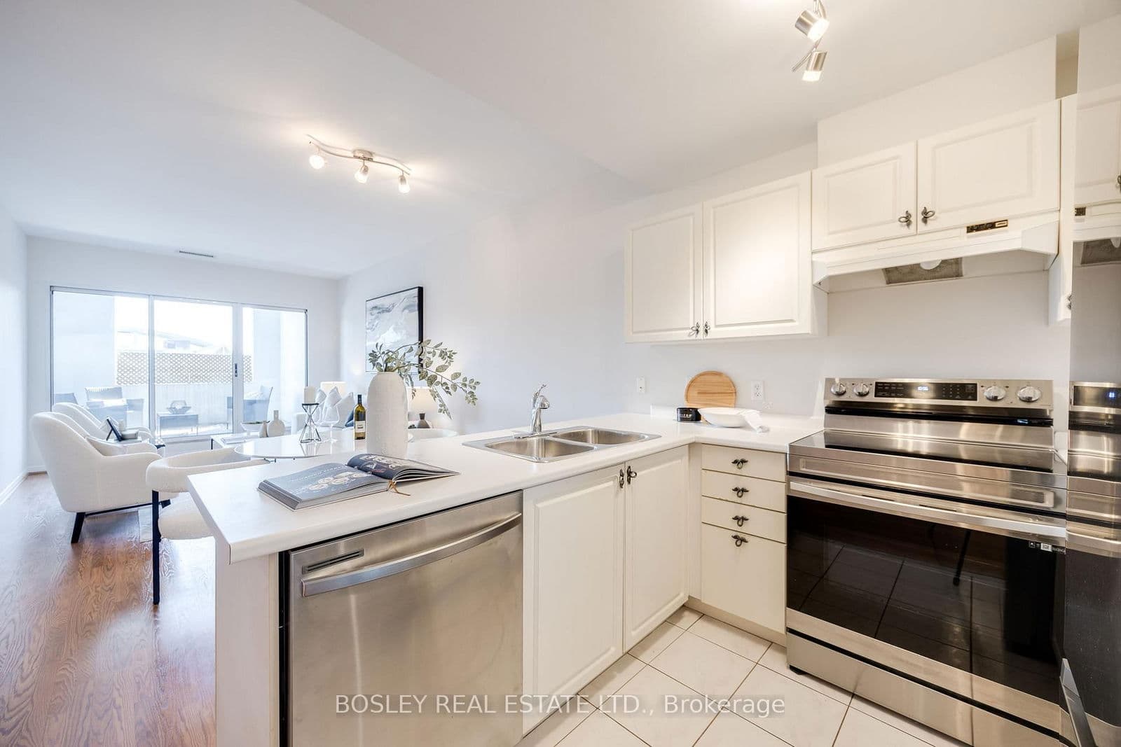 600 Eglinton Avenue, Unit 102