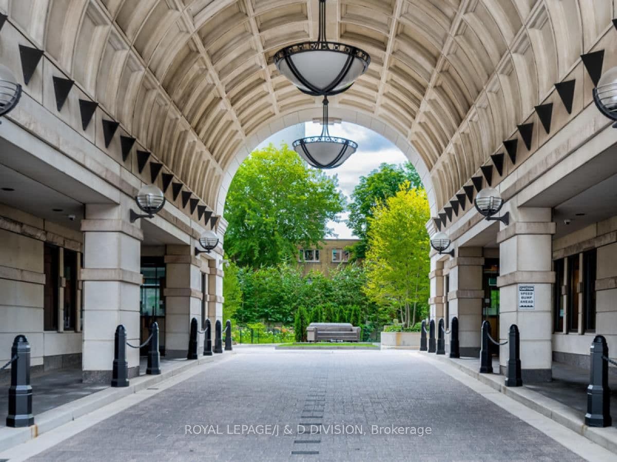 38 Avenue Road, Unit 601