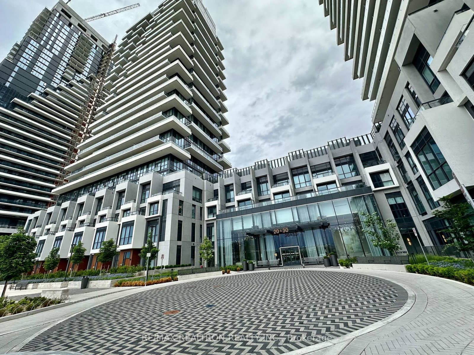 30 Inn On The Park Drive, Unit 2409