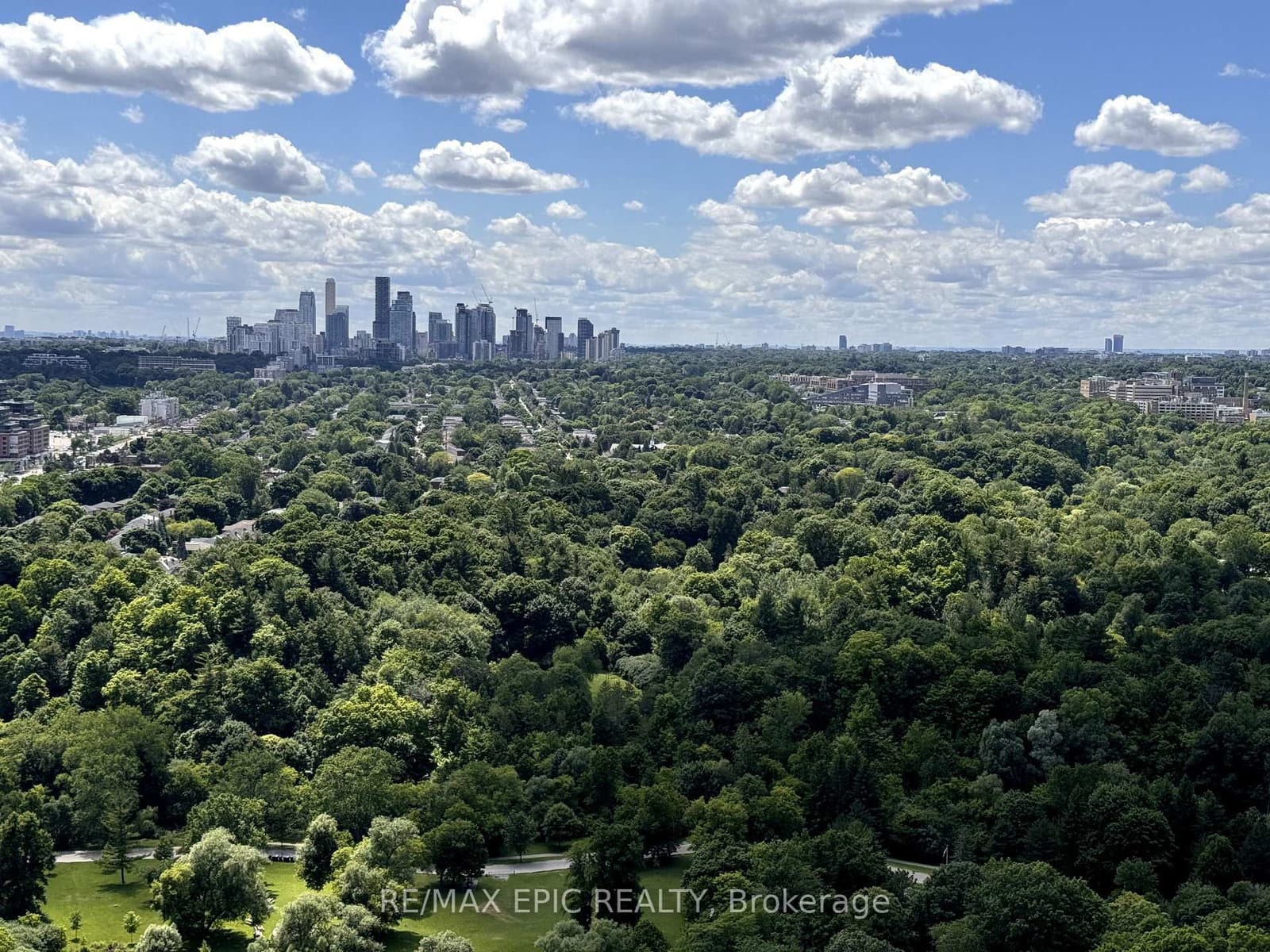 30 Inn On The Park Drive, Unit 2809