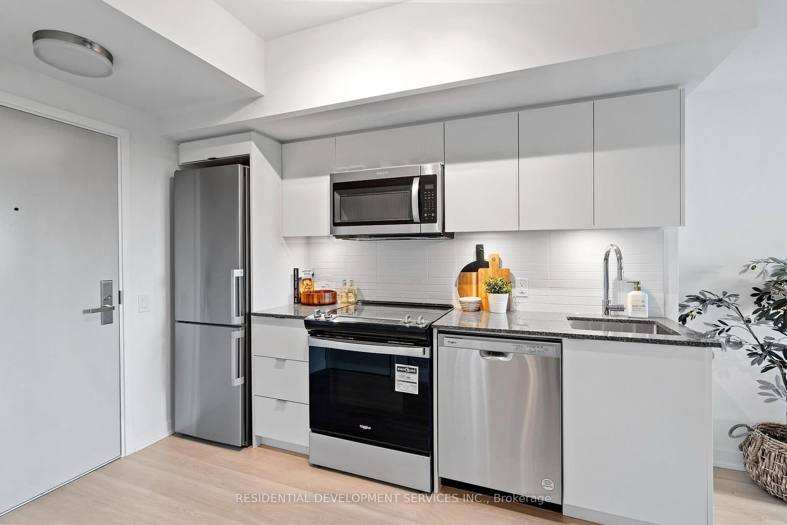 500 Wilson Avenue, Unit 413