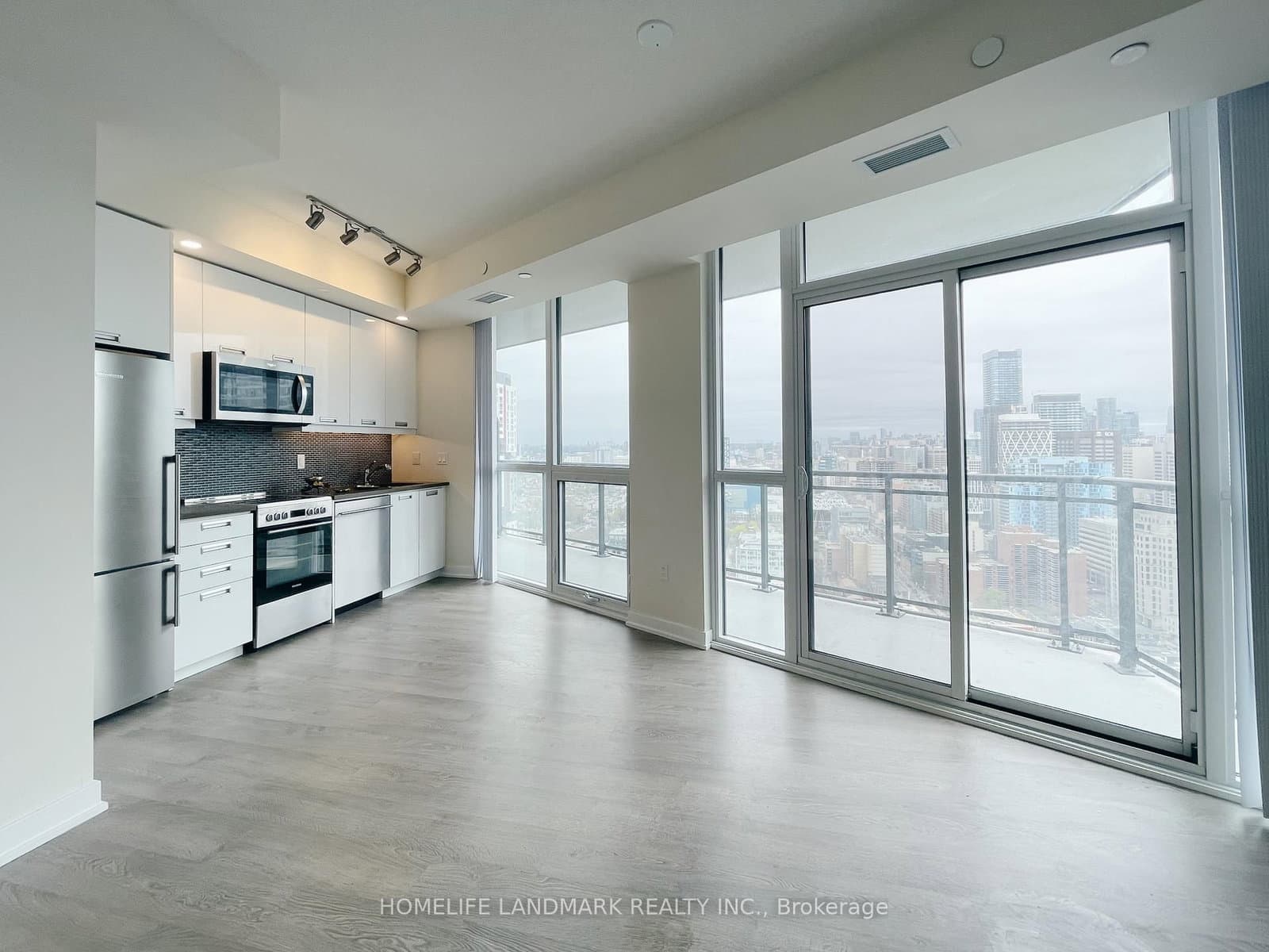 99 John Street, Unit 3909