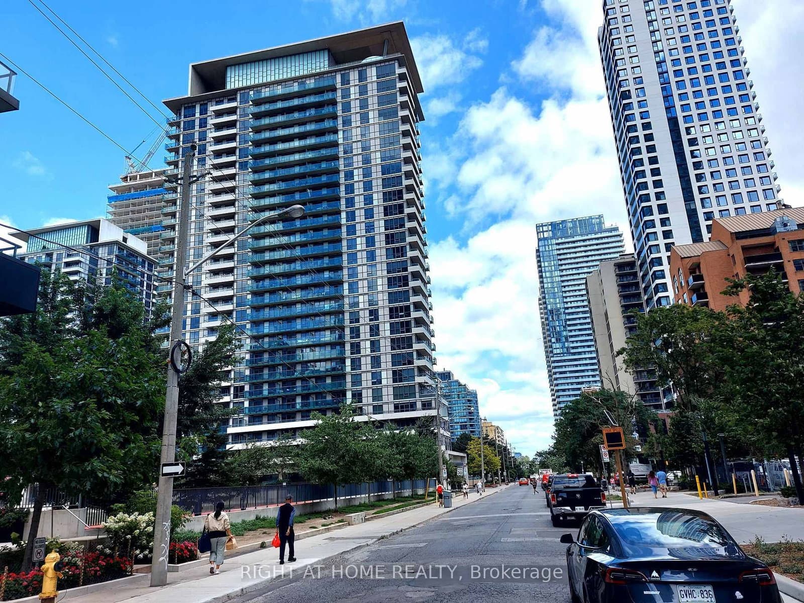 70 Roehampton Avenue, Unit 1422