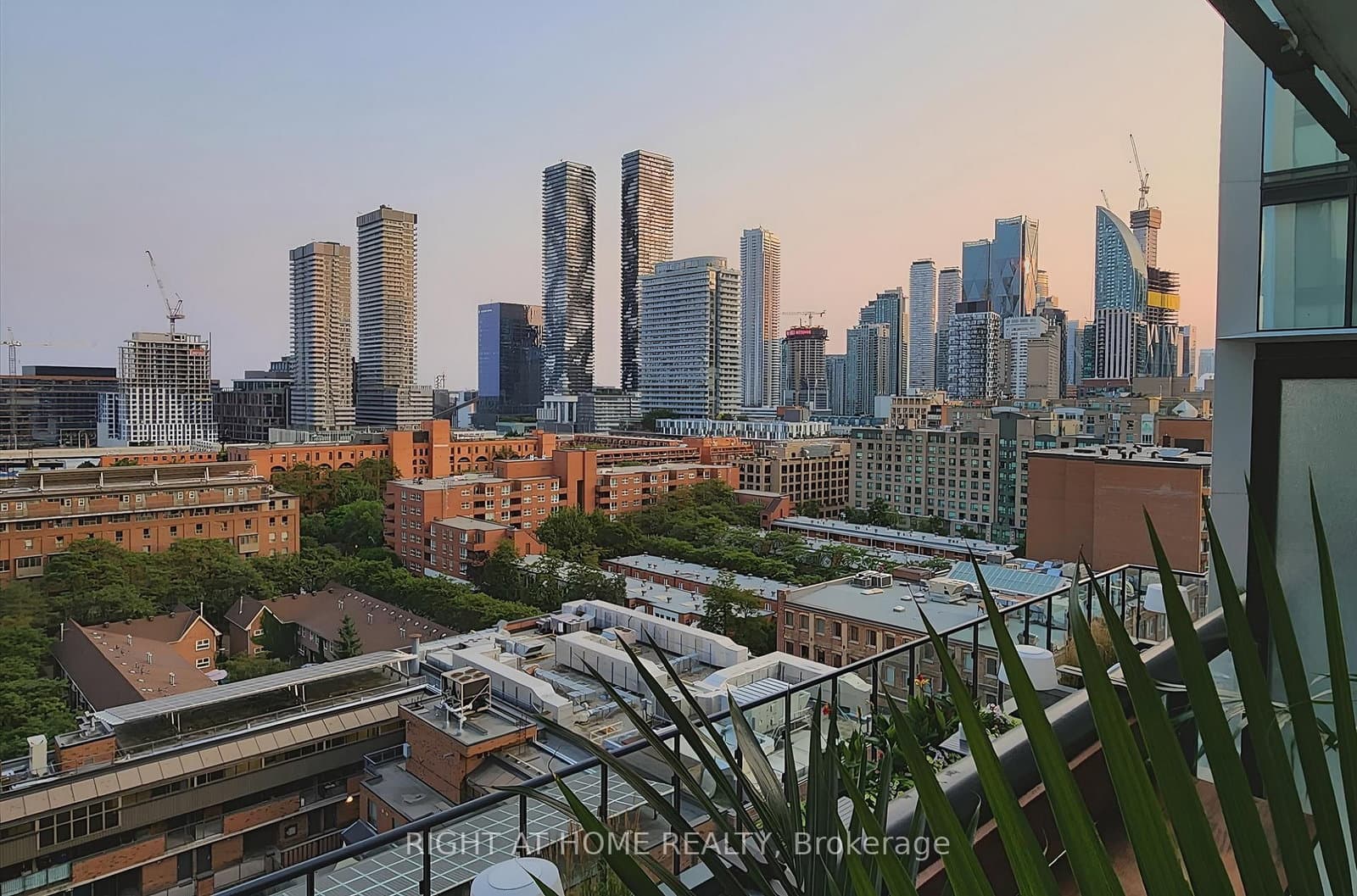 158 Front Street E, Unit 1118