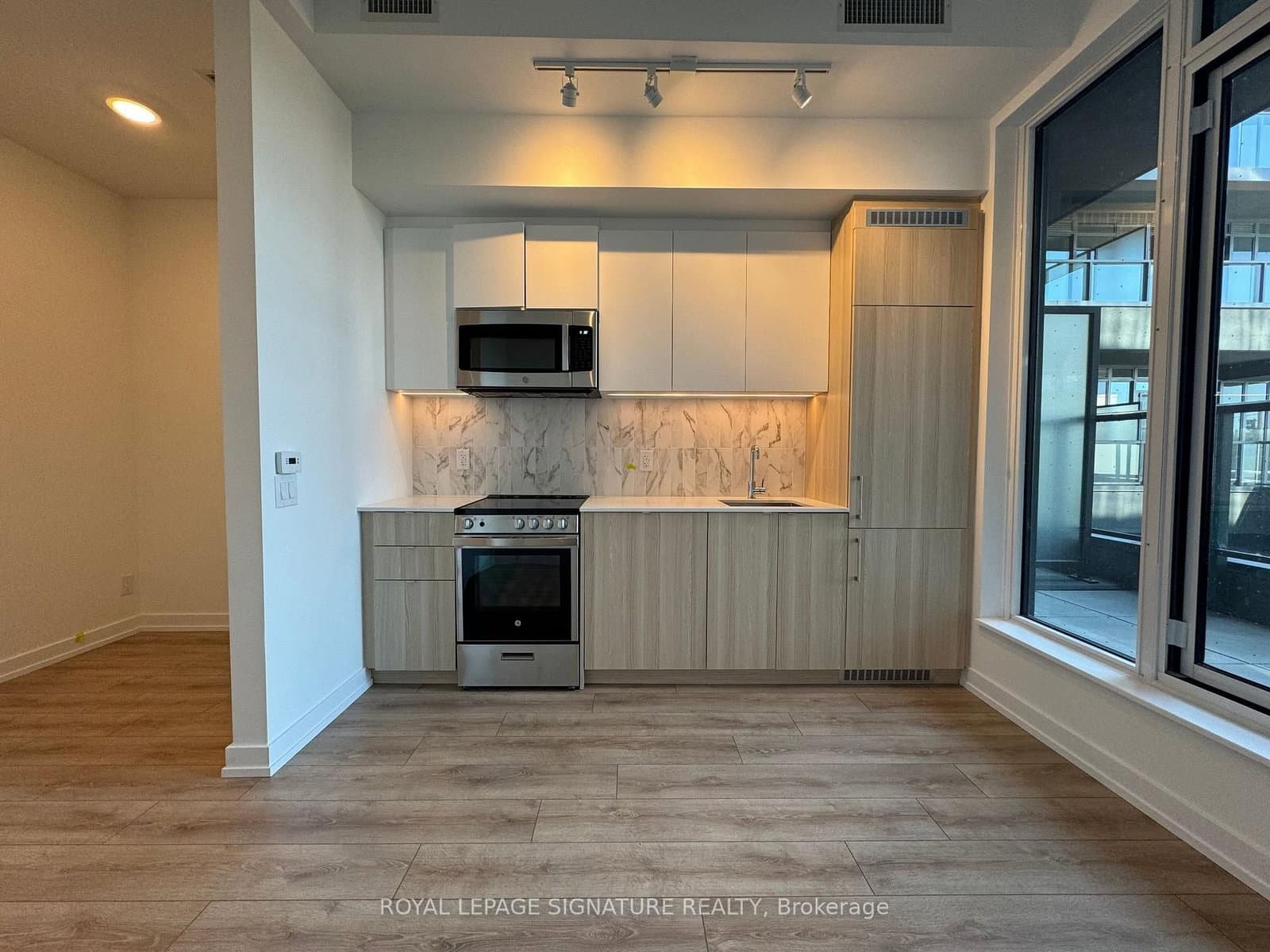 500 Dupont Street, Unit 323