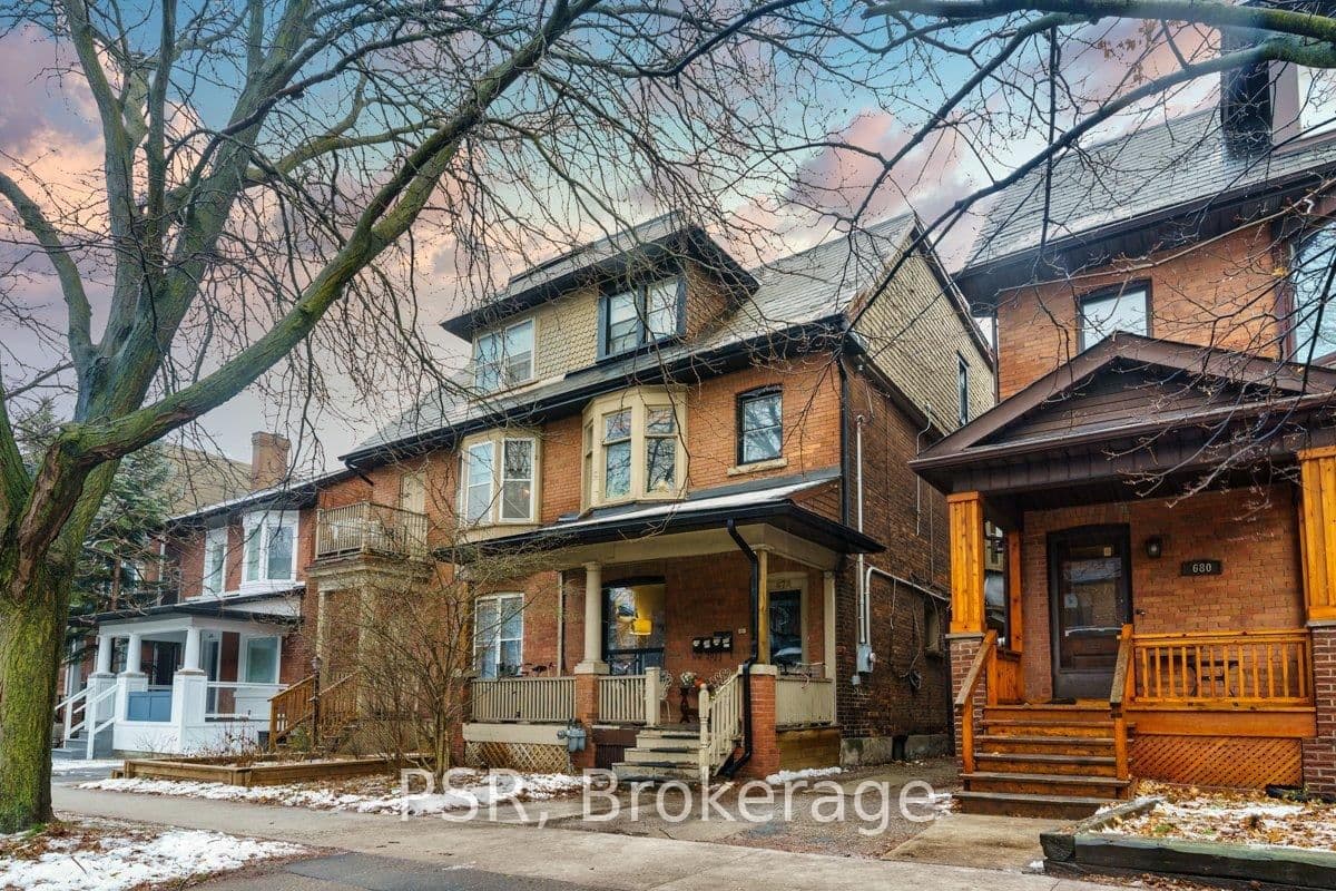 678 Huron Street, Unit 300
