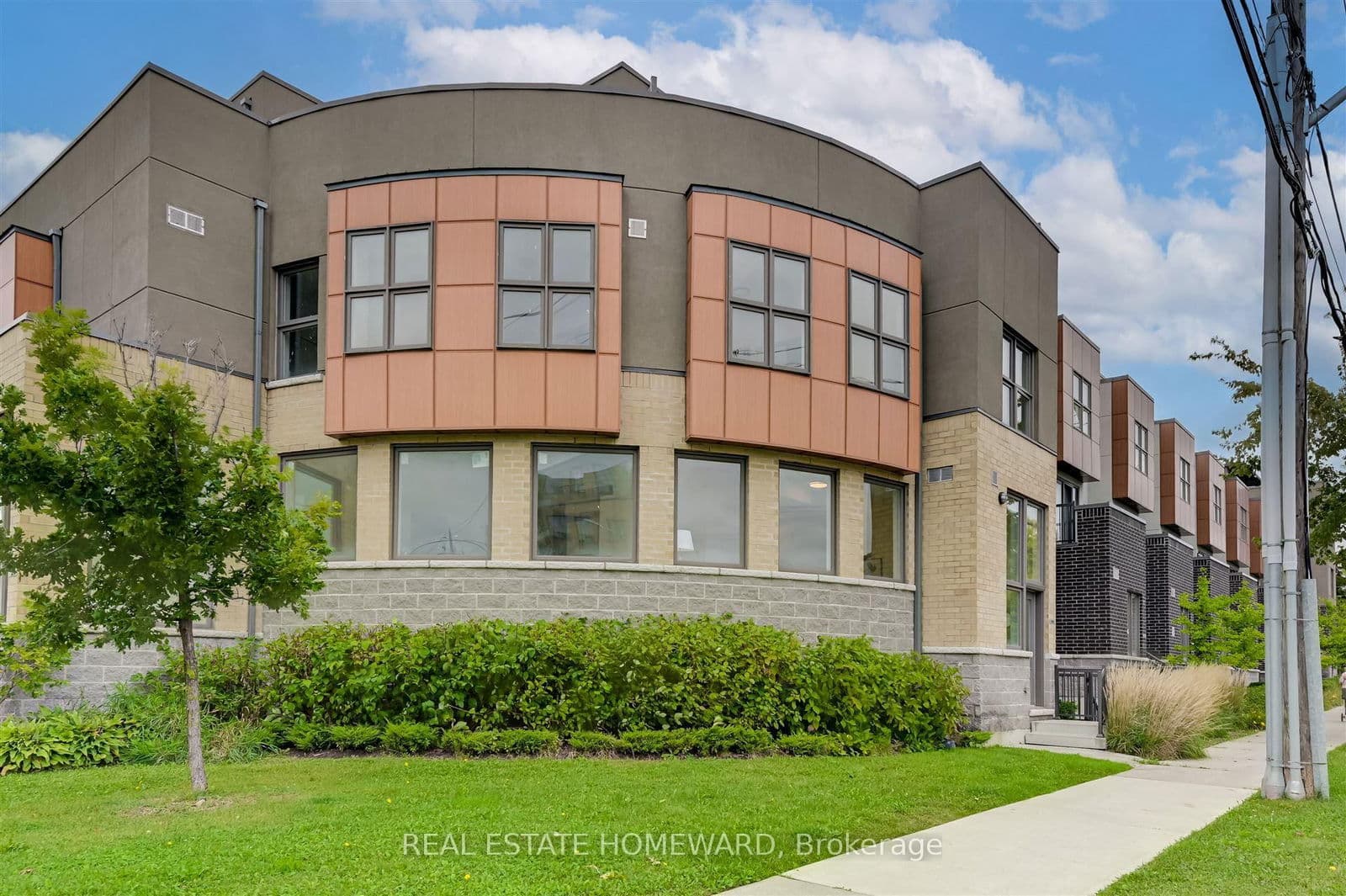 1966 Victoria Park Avenue