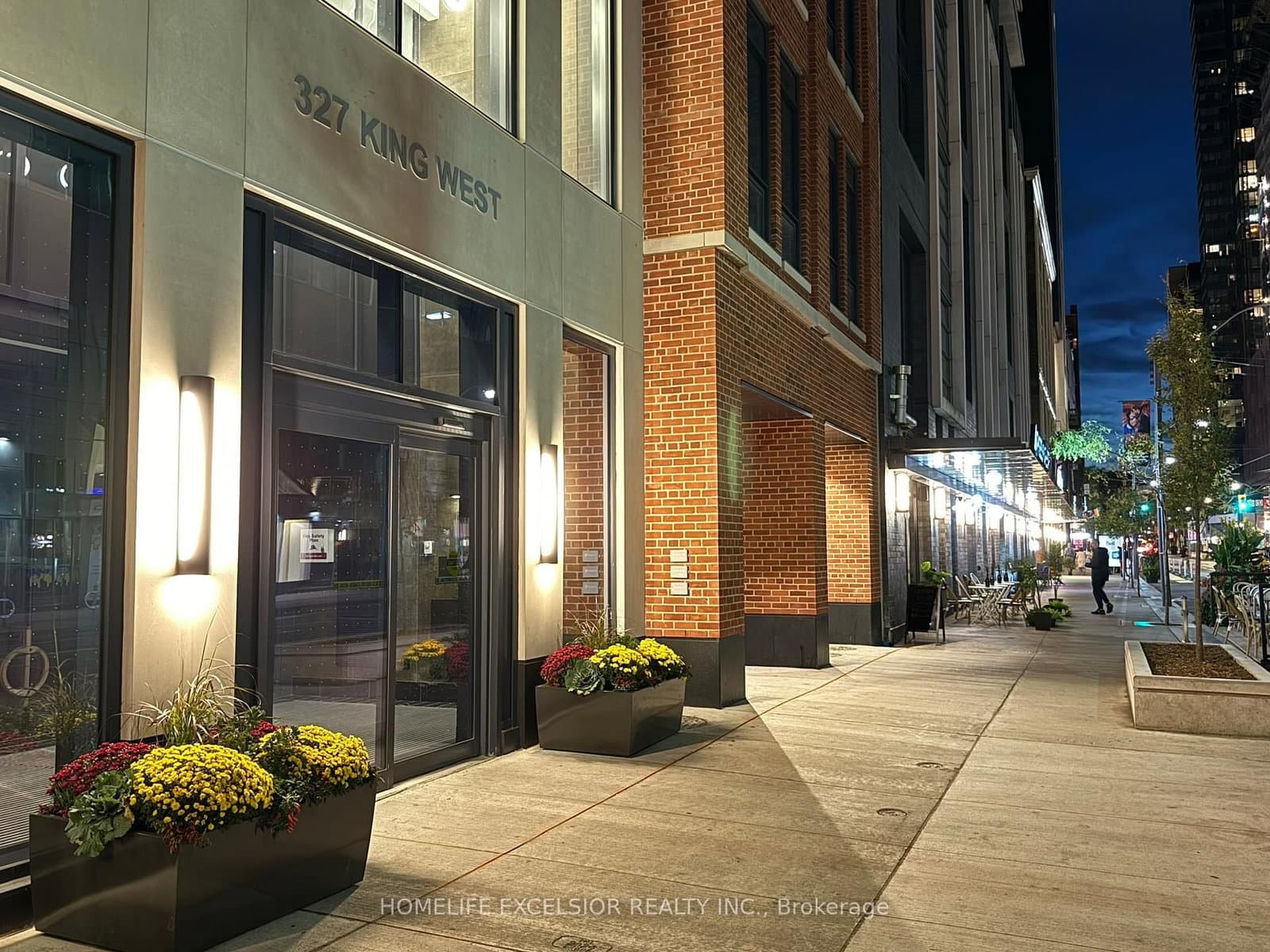 327 King Street W, Unit 1805