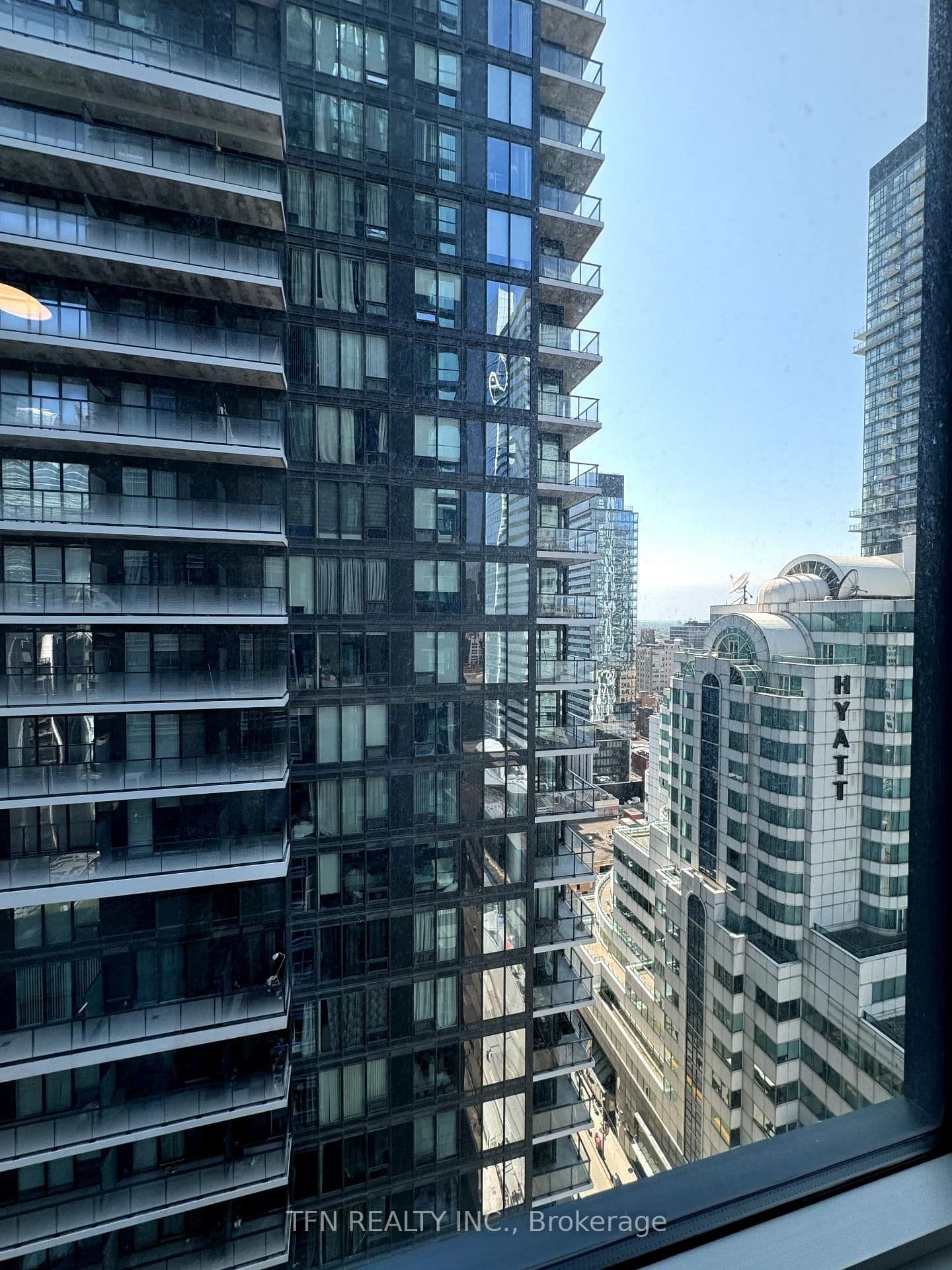 327 King Street W, Unit 2105