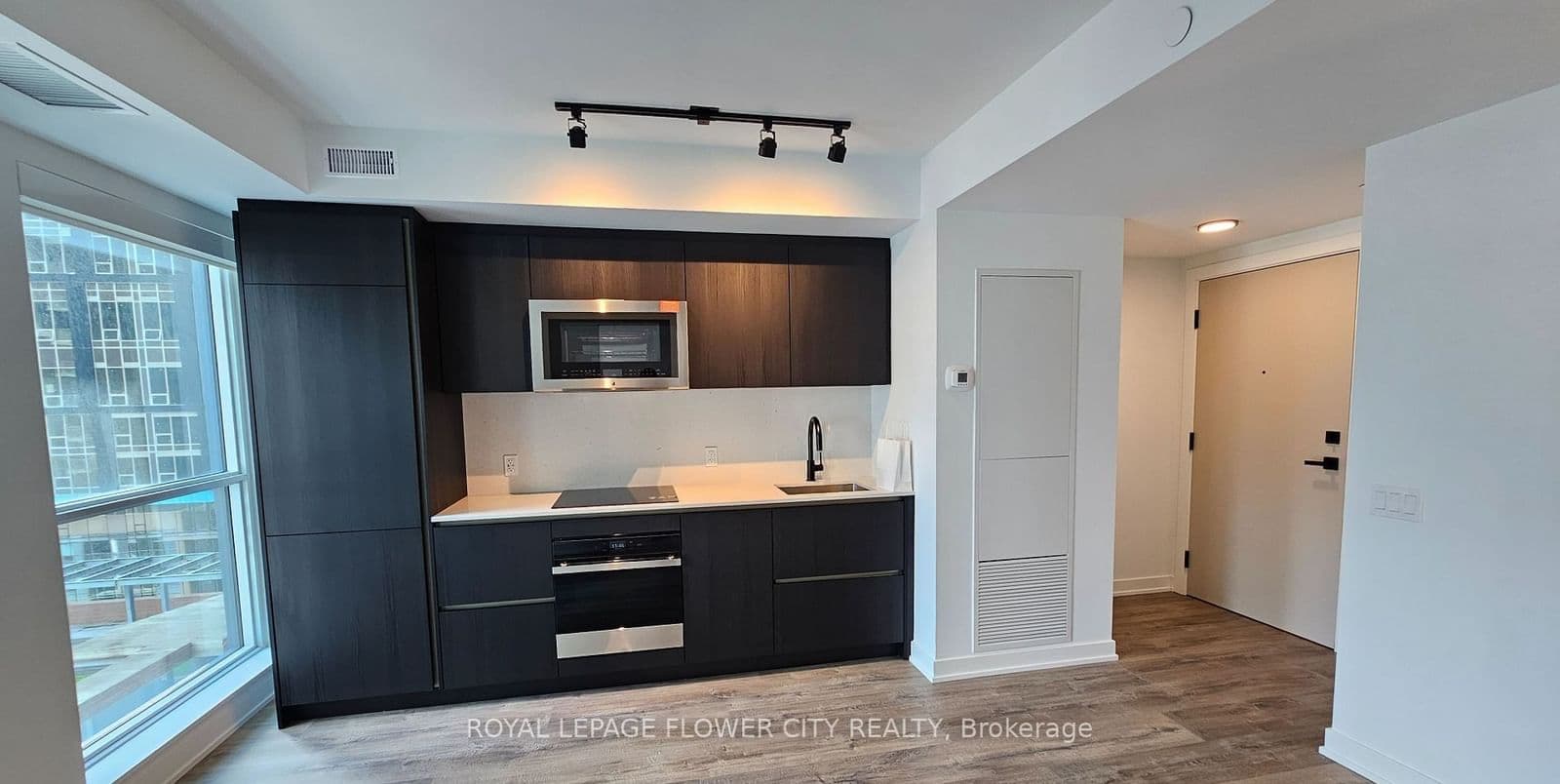 327 King Street W, Unit 901