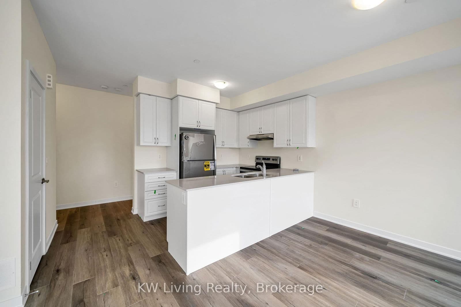 1695 Dersan Street, Unit 323