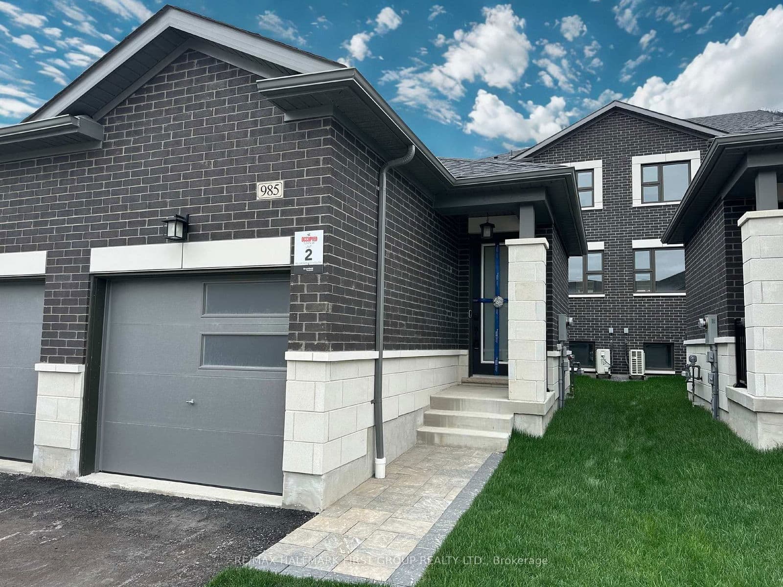 985 Crowsnest Hollow