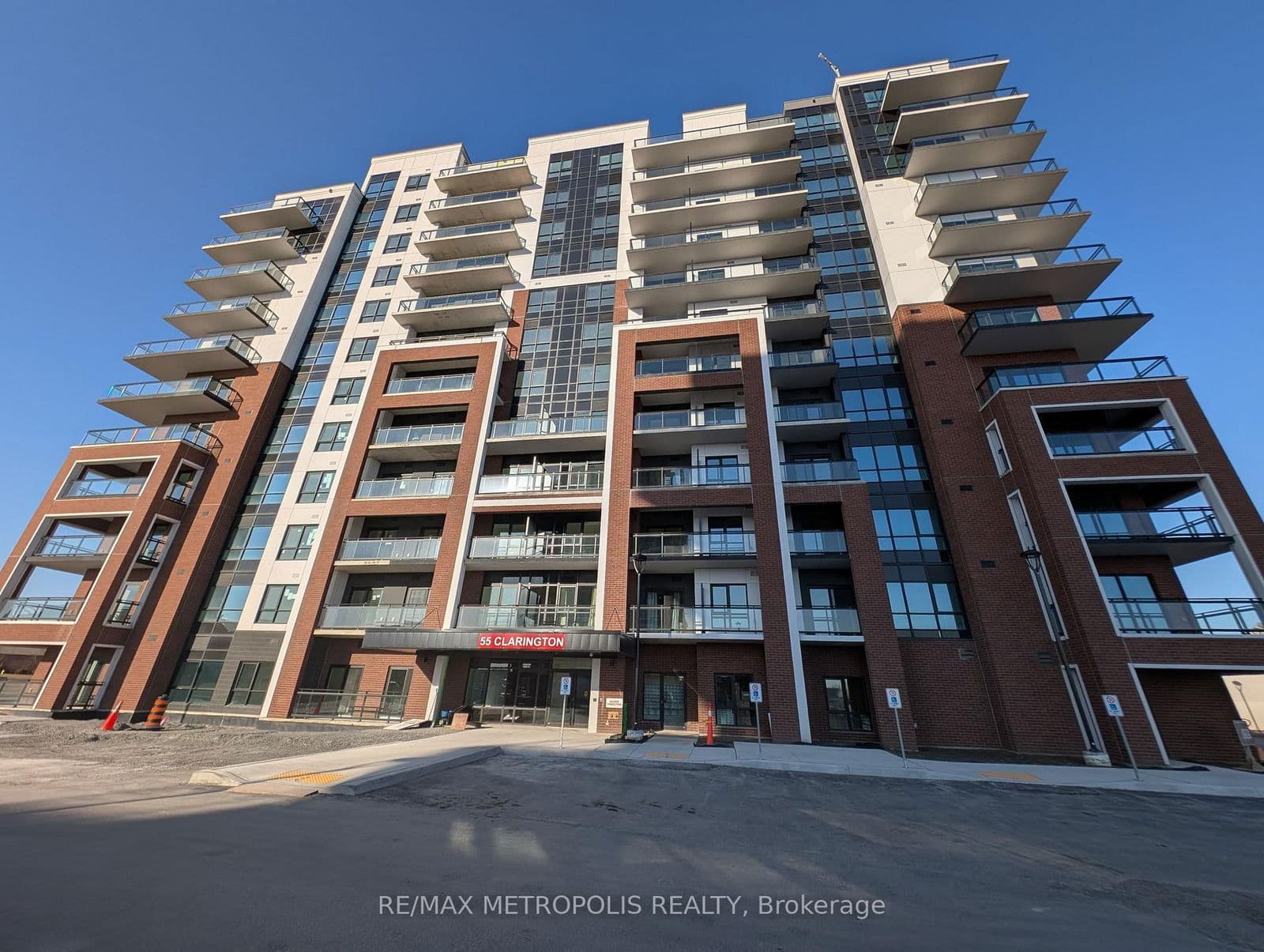 55 CLARINGTON Boulevard, Unit 207