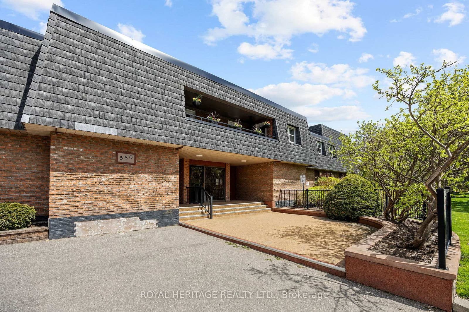 580 Mary Street E, Unit 233