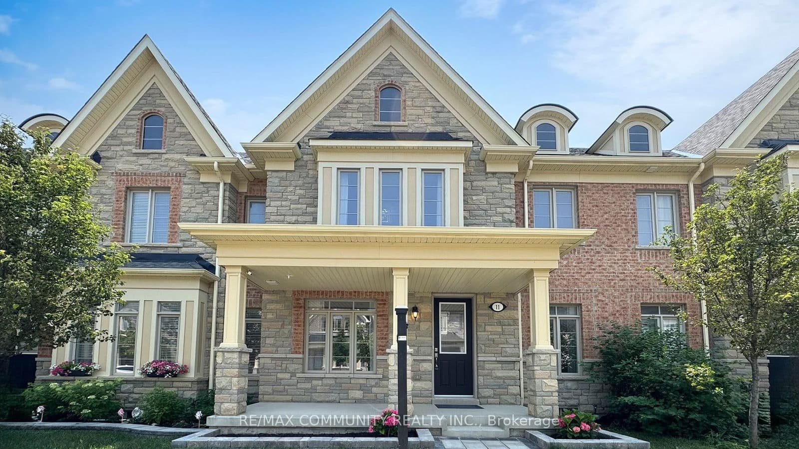 11 Clutterbuck Lane NE