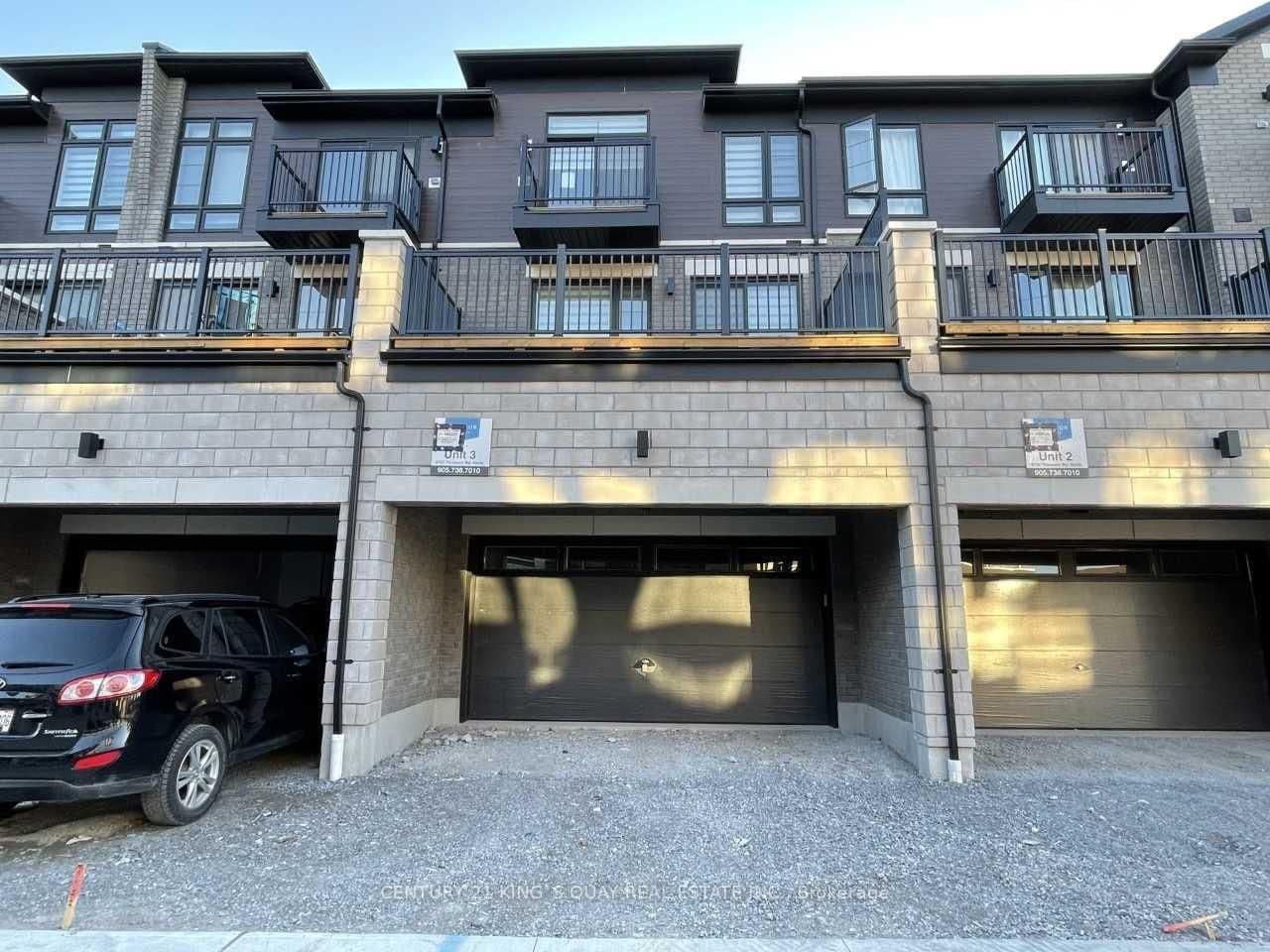 6727 Thickson Road N