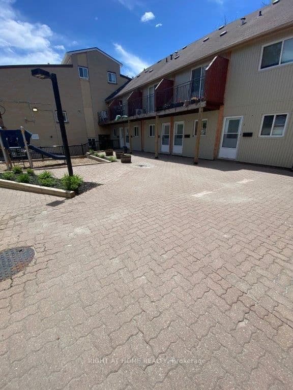 1209 Queen Street E, Unit 5