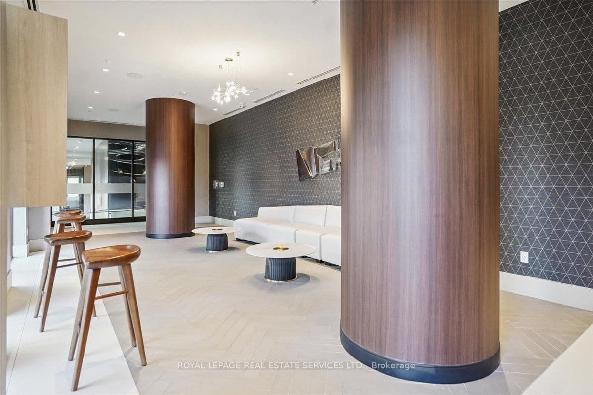 2550 Simcoe Street N, Unit 1012