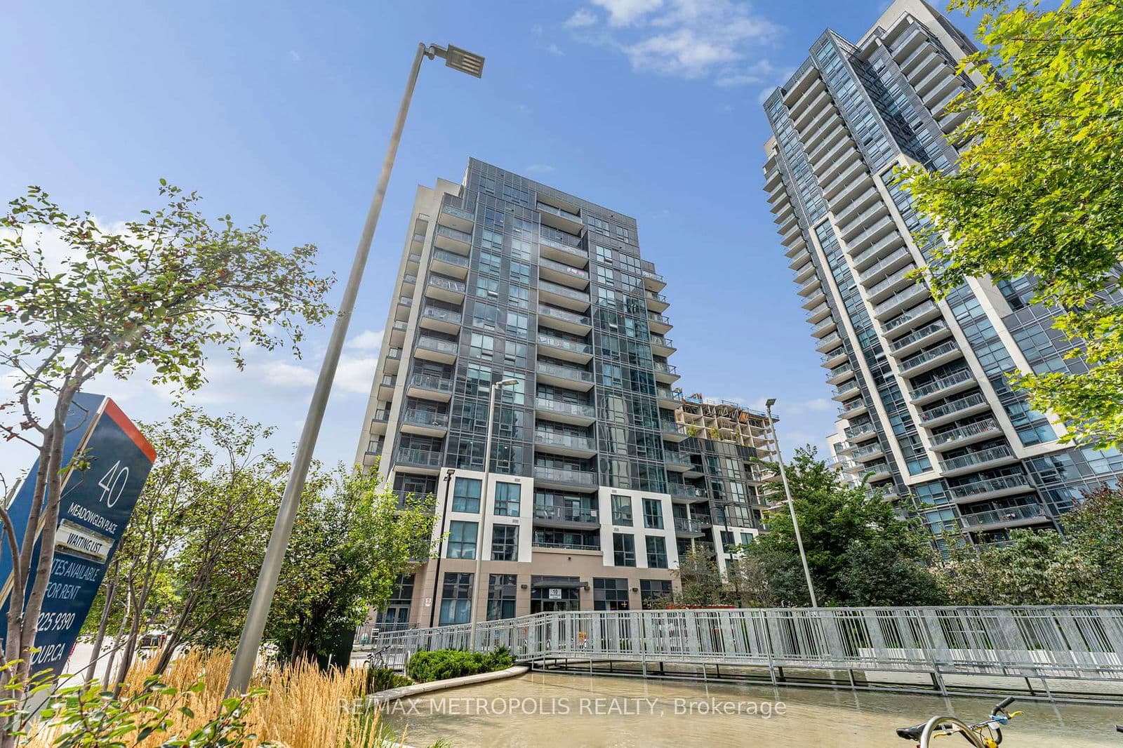 10 Meadowglen Place, Unit 403