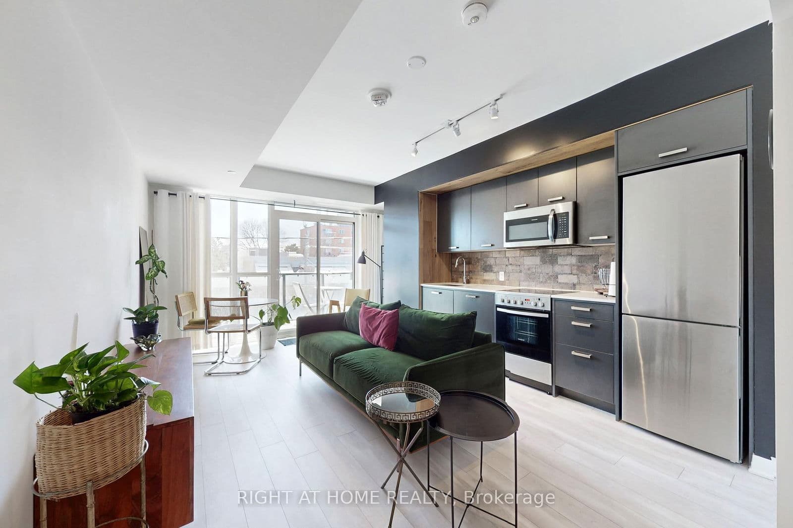 #202 - 1630 Queen Street E