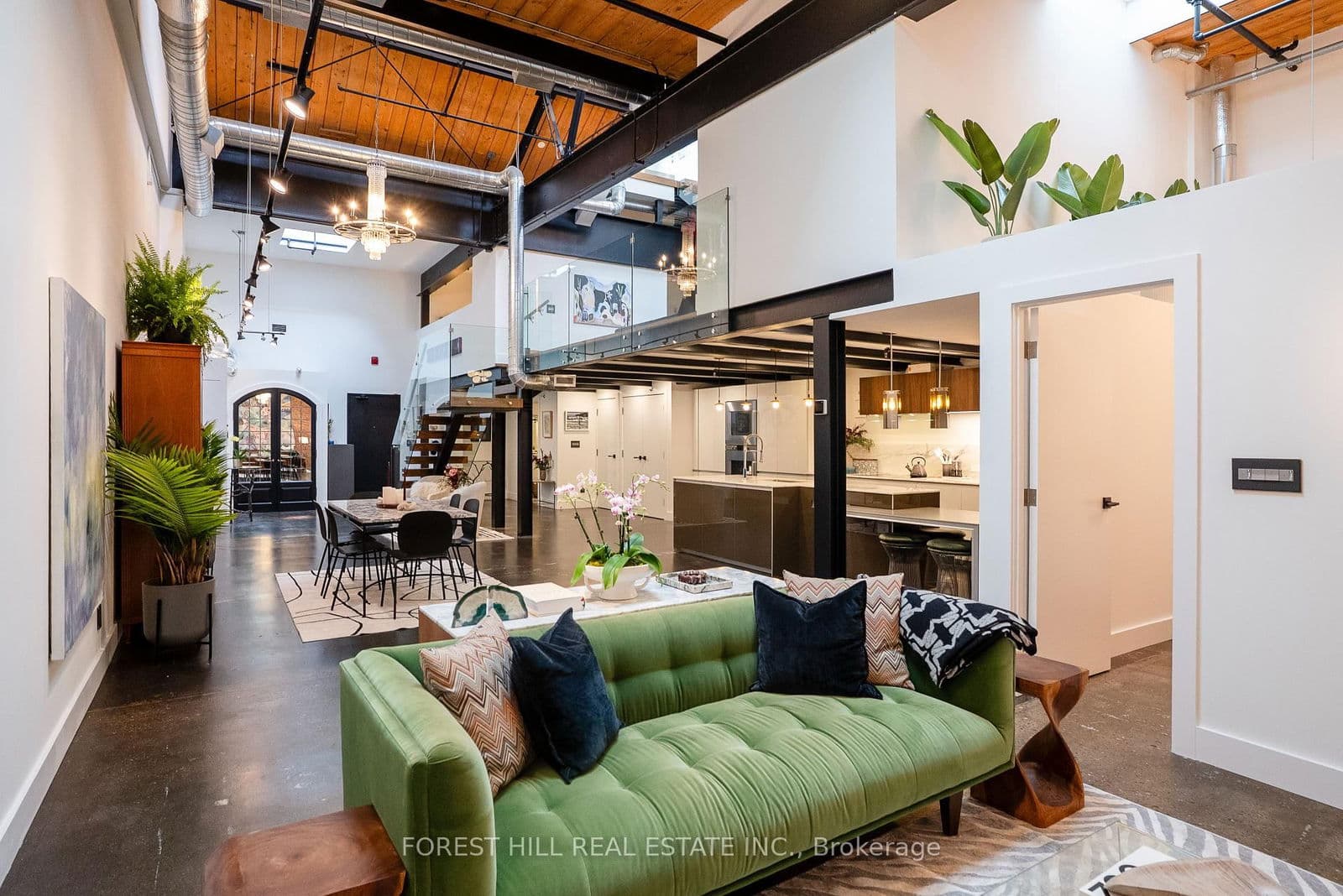 #123 - 326 Carlaw Avenue