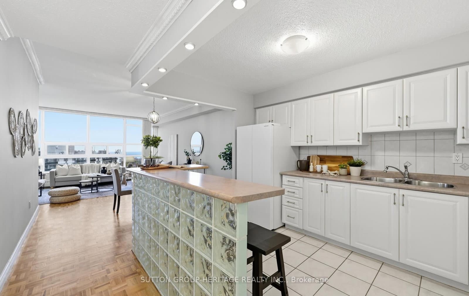 #2007 - 3380 Eglinton Avenue E