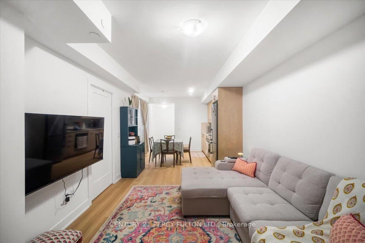 #2413 - 2545 Simcoe Street N