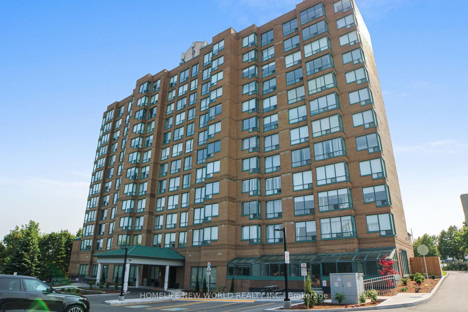 #706 - 711 Rossland Road E