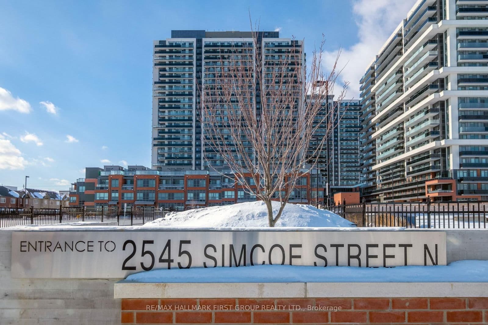 #202 - 2545 Simcoe Street N