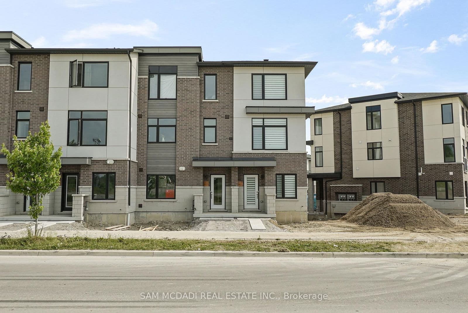 #601 - 1695 Dersan Street