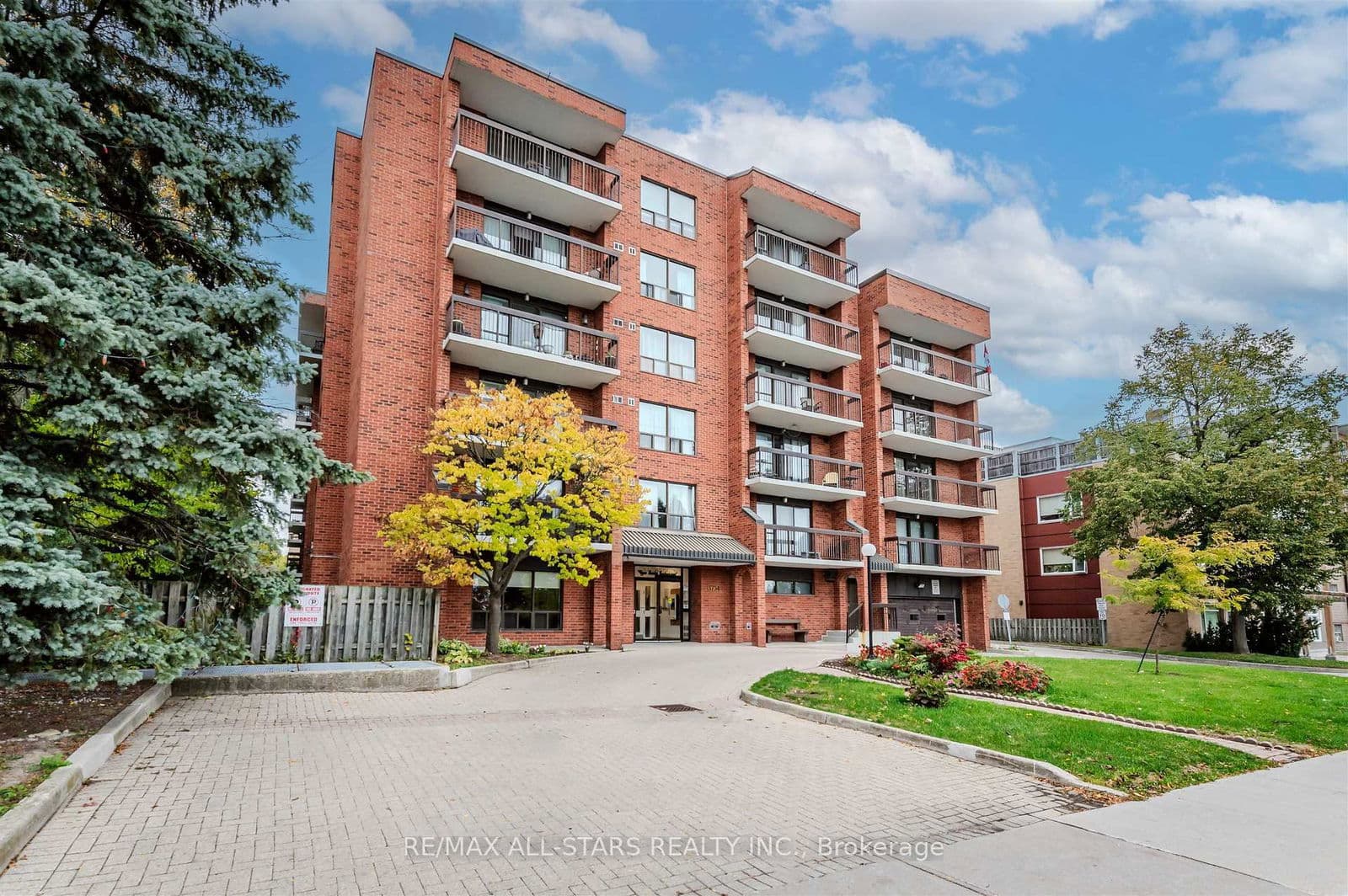 3734 St Clair Avenue E, Unit 407