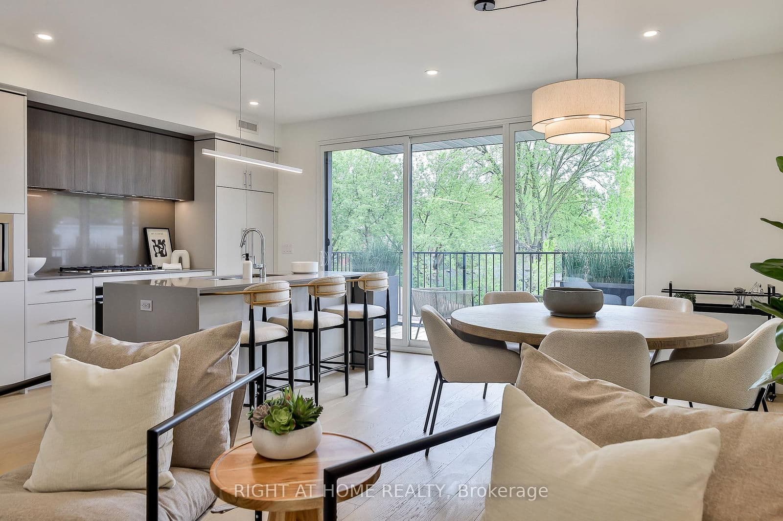 #Centre - 2343 Gerrard Street E