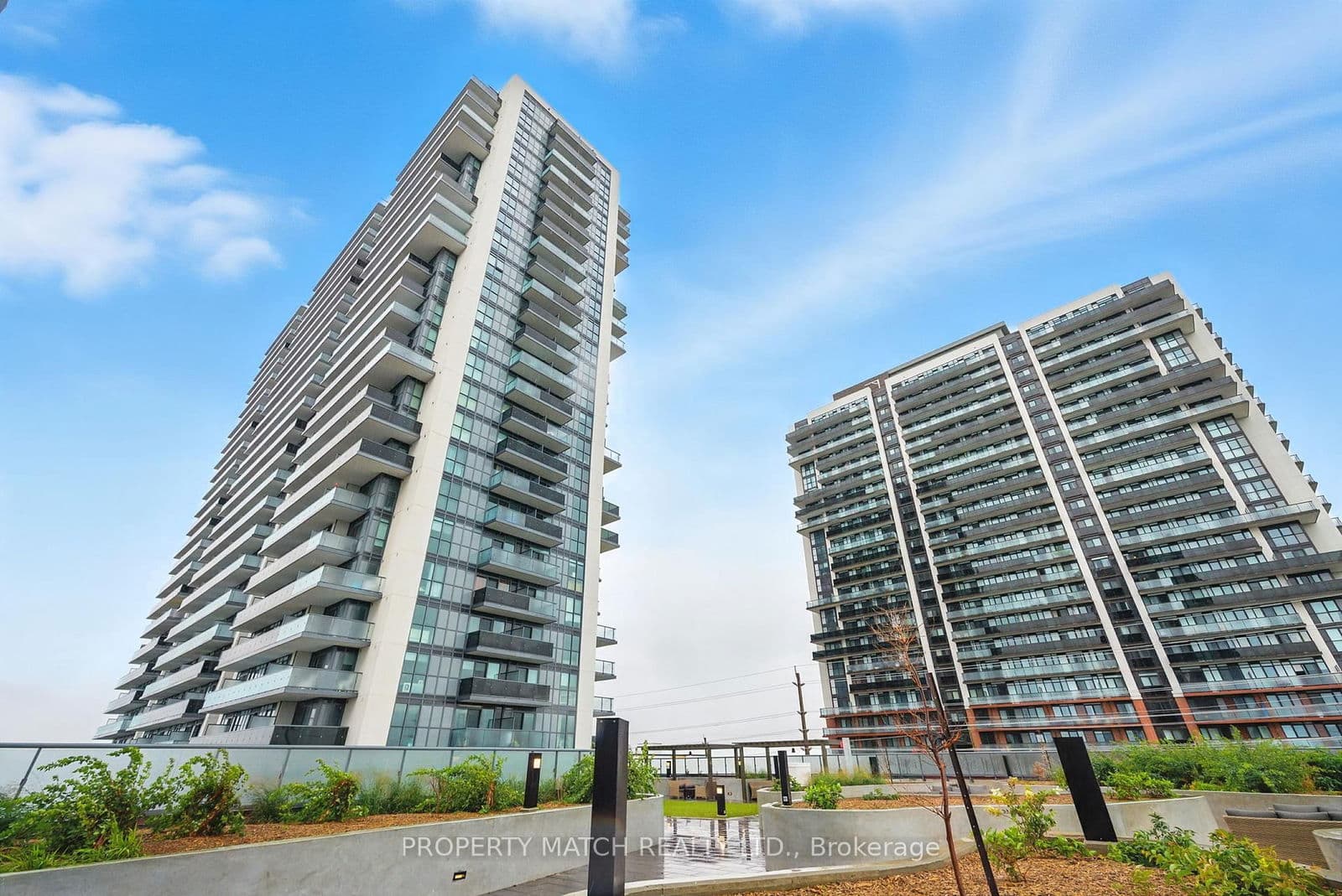 #802 - 2545 Simcoe Street N