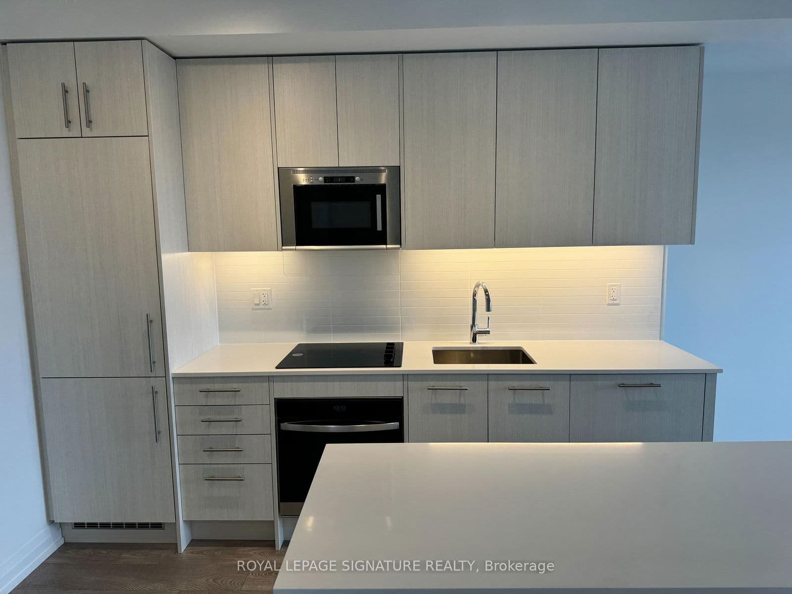 286 Main Street, Unit 2711