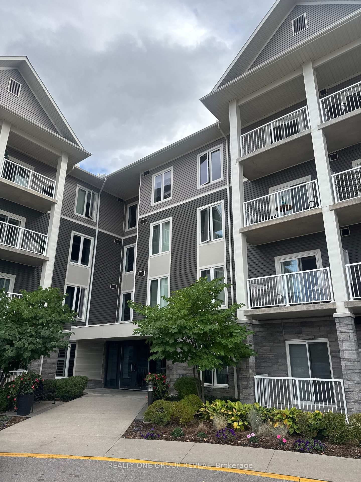 #417 - 290 Liberty Street N