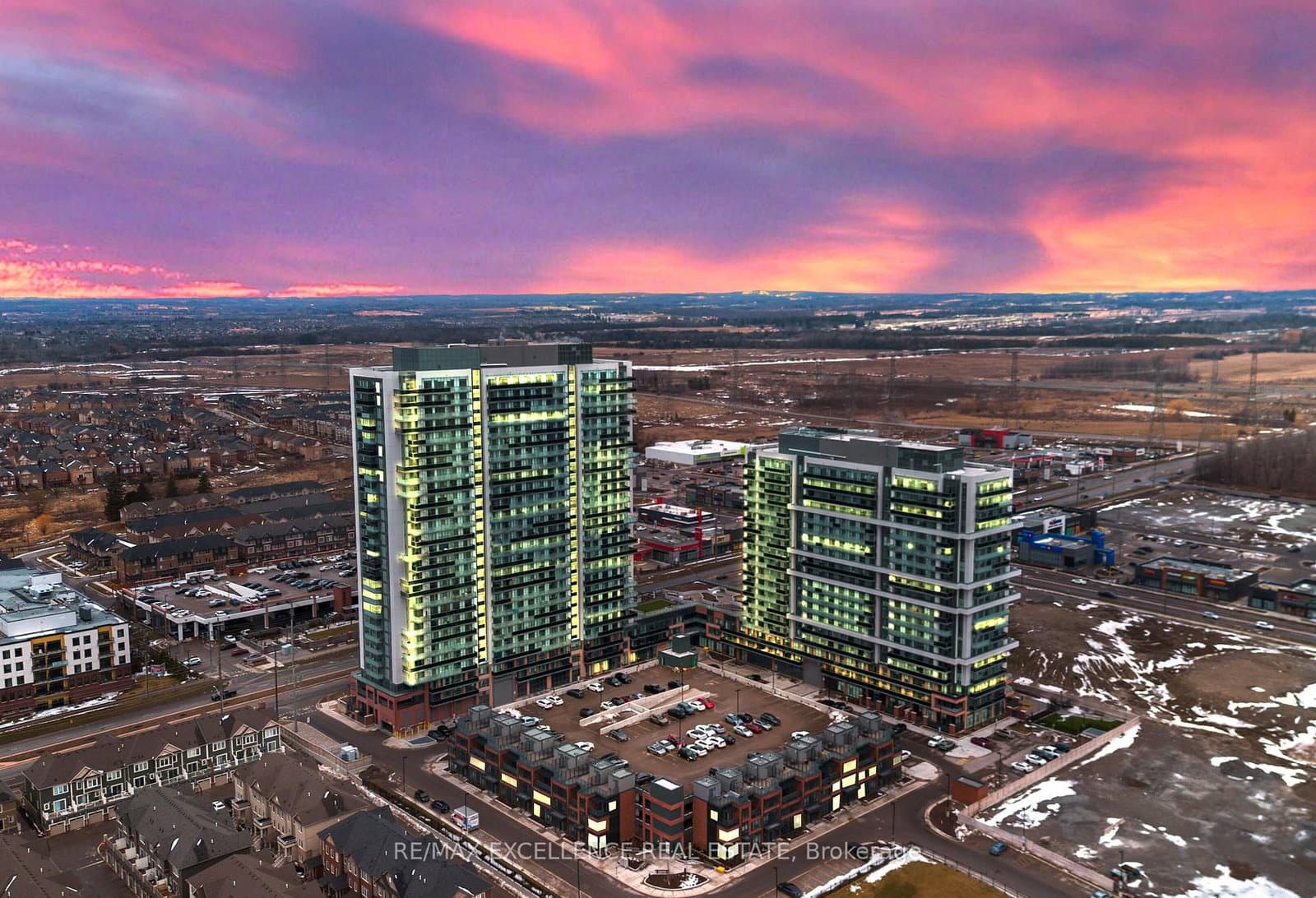 #202 - 2545 SIMCOE Street N