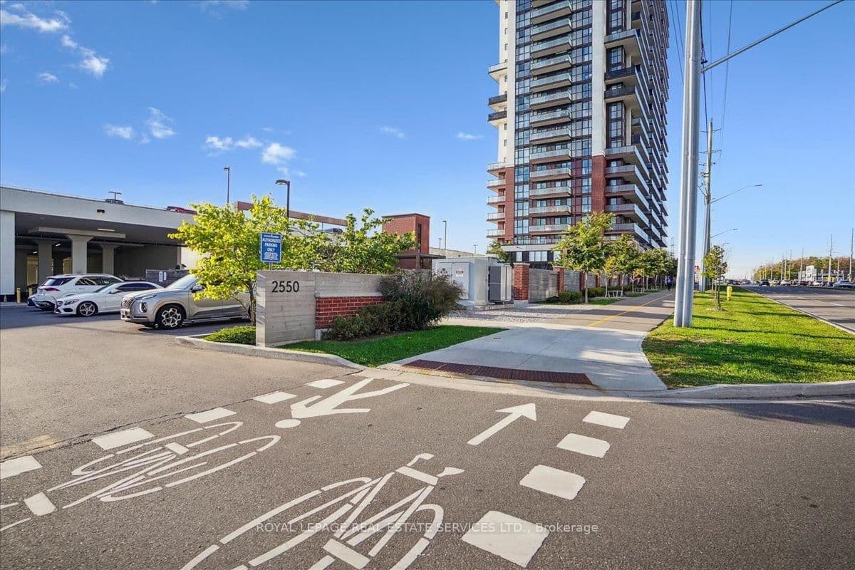 2550 Simcoe Street N, Unit 1012