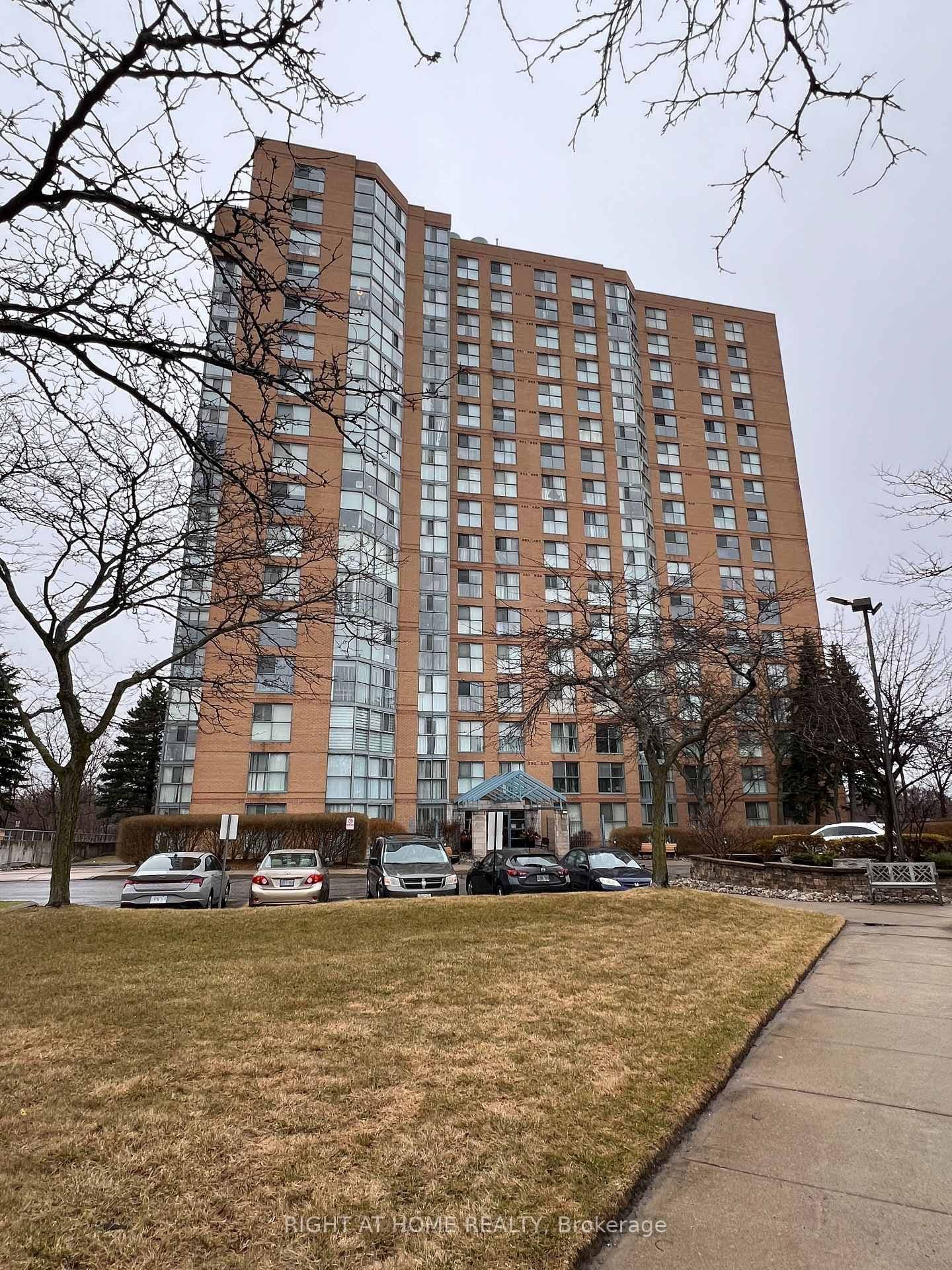 #706 - 90 Dale Avenue