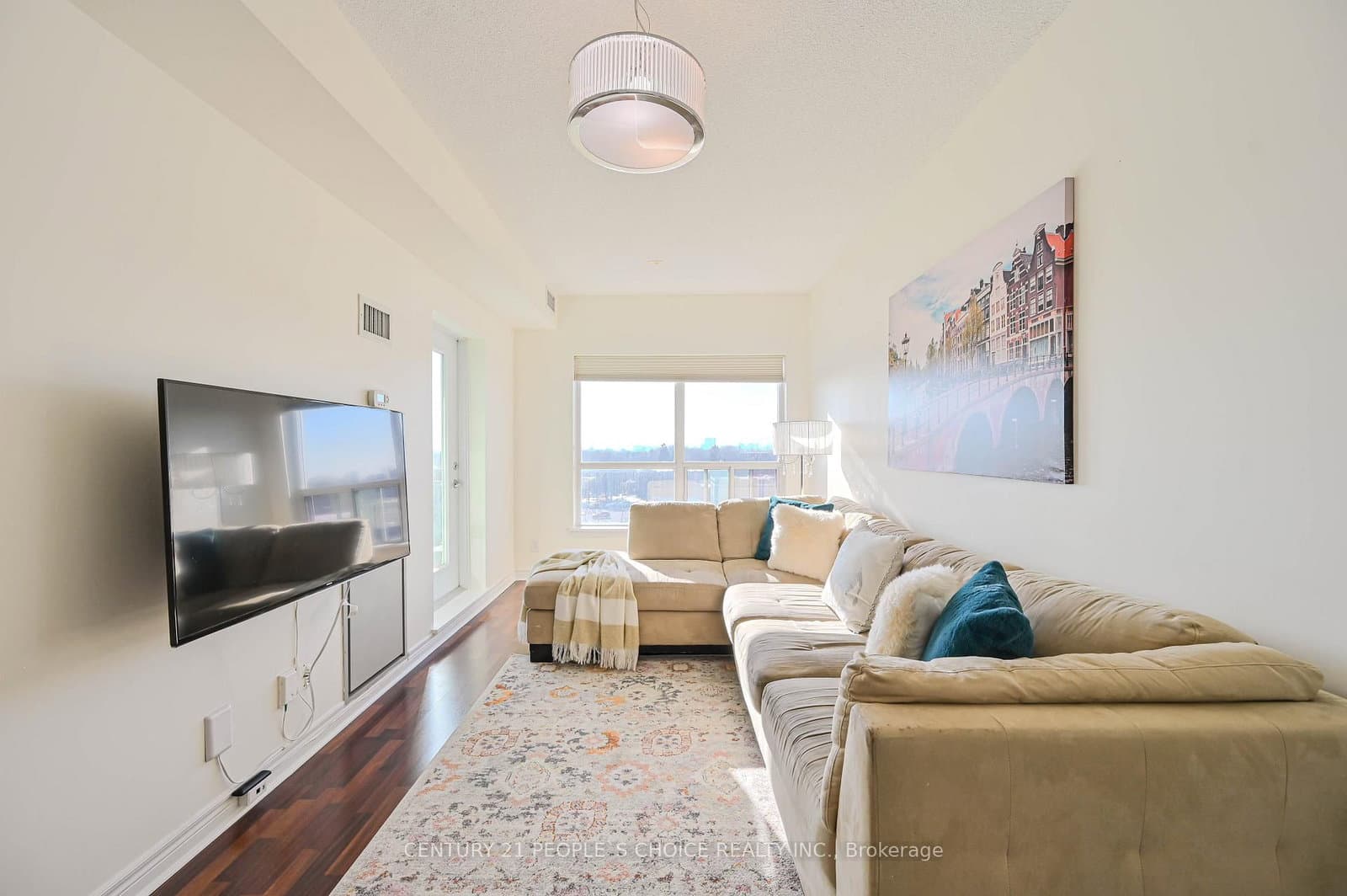 #617 - 60 Fairfax Crescent