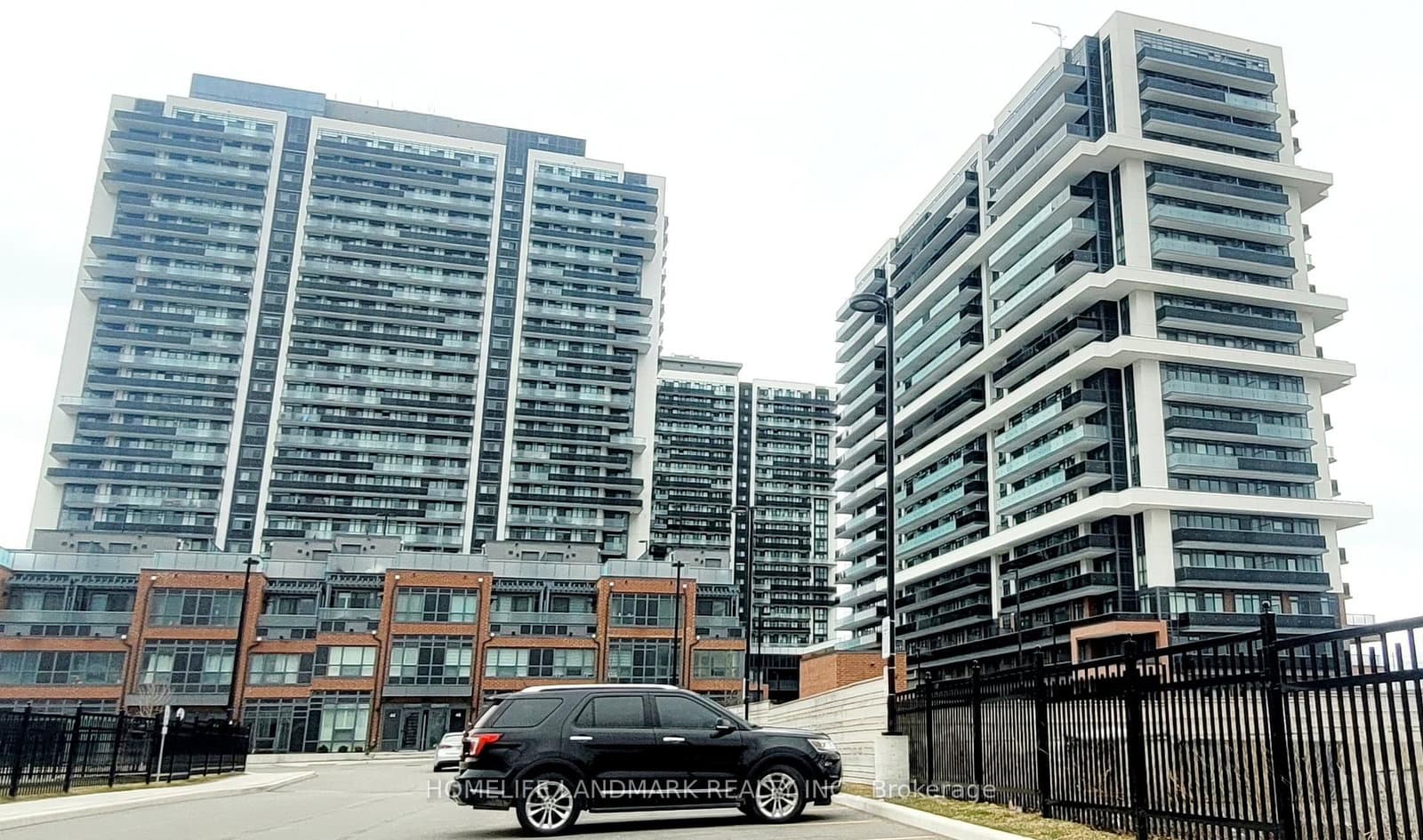 2545 N Simcoe Street N, Unit 724