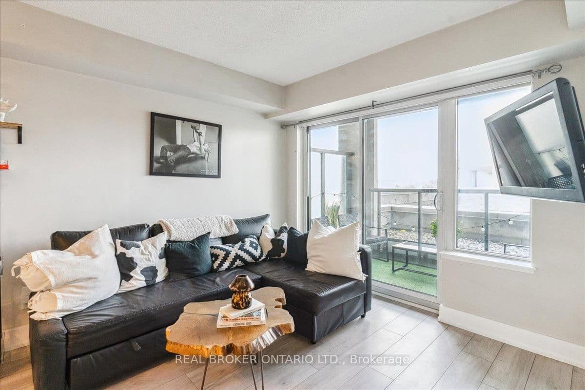 1215 Bayly Street, Unit 401