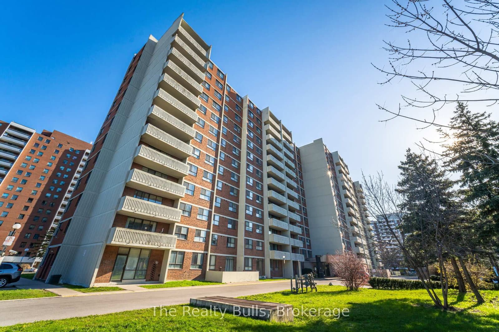#907 - 10 Stonehill Court