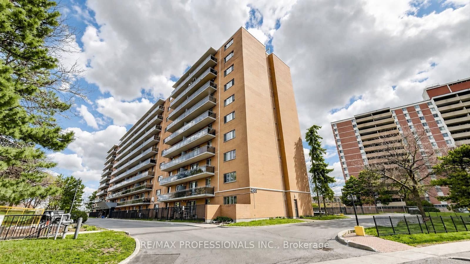 #809 - 100 Dundalk Drive