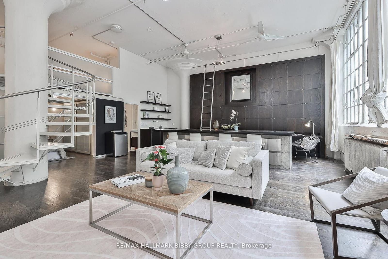 #315 - 245 Carlaw Avenue