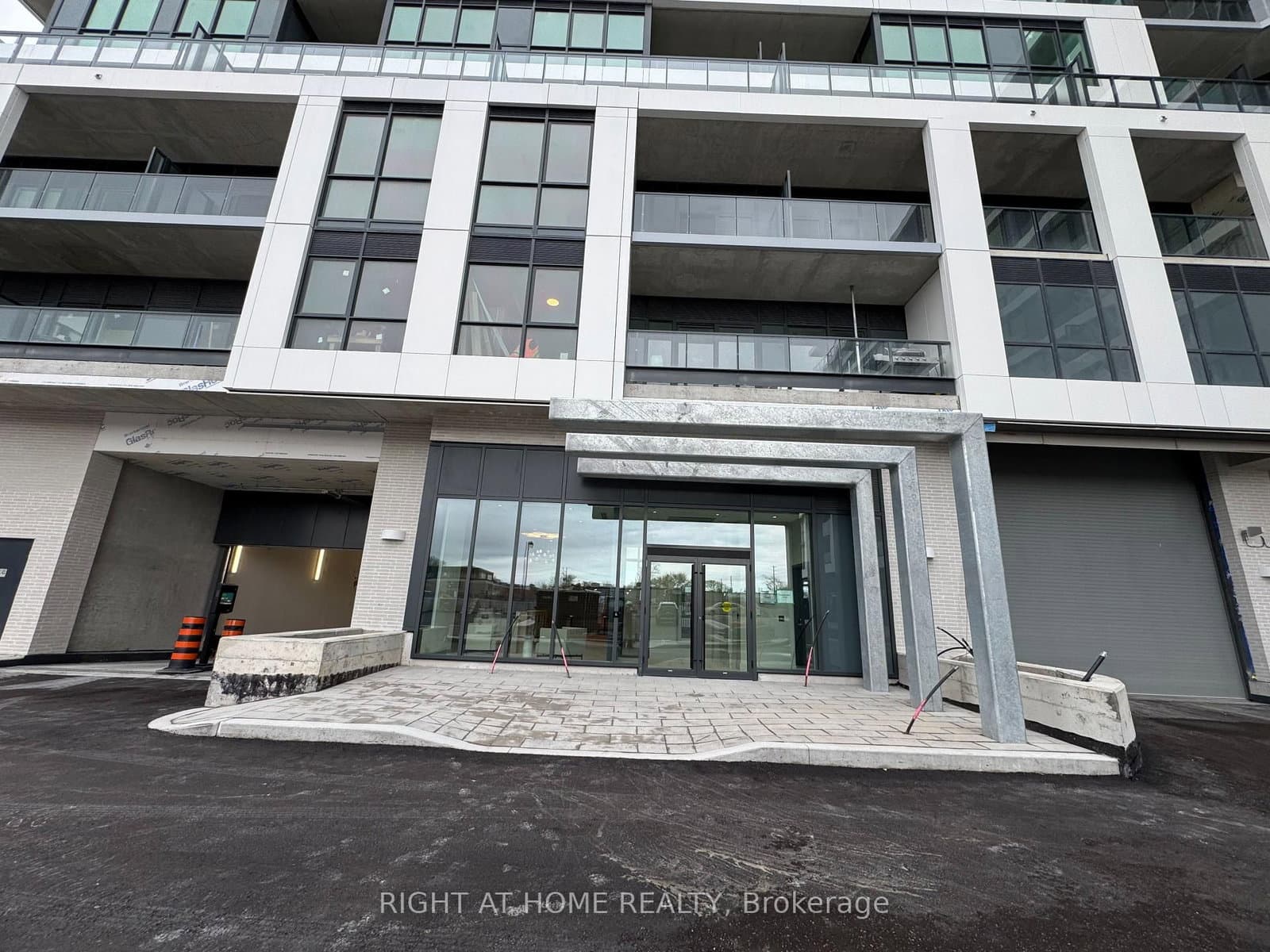 #218 - 743 Warden Avenue