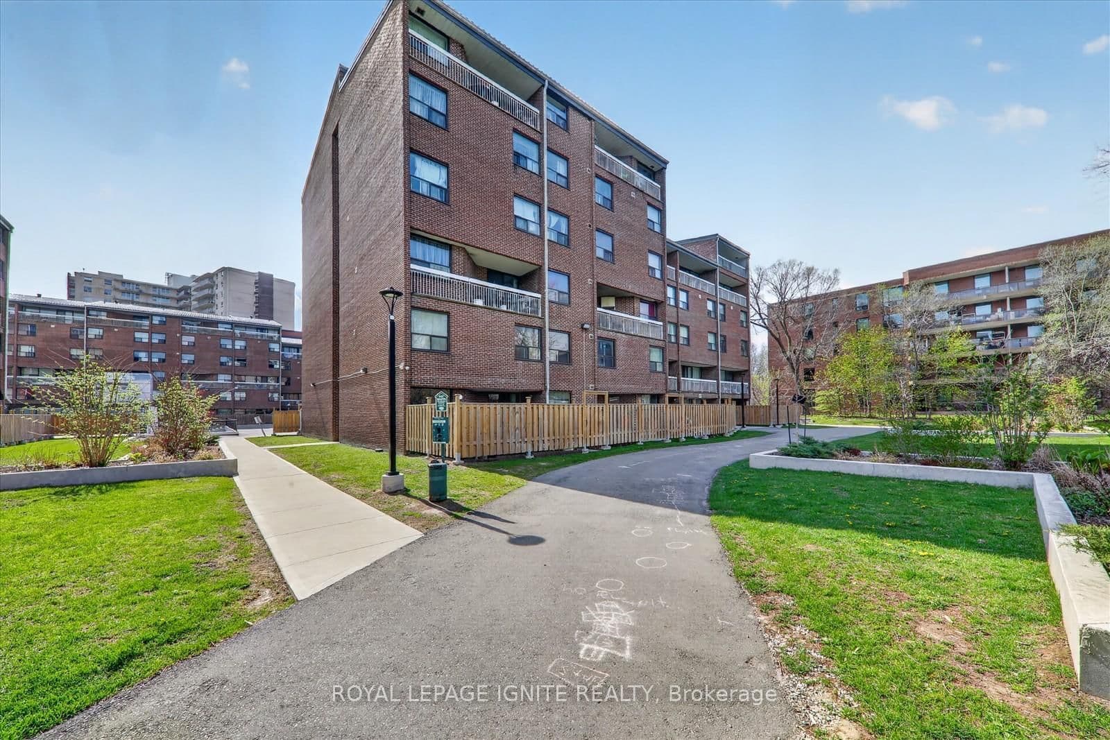 #602 - 4064 Lawrence Avenue E