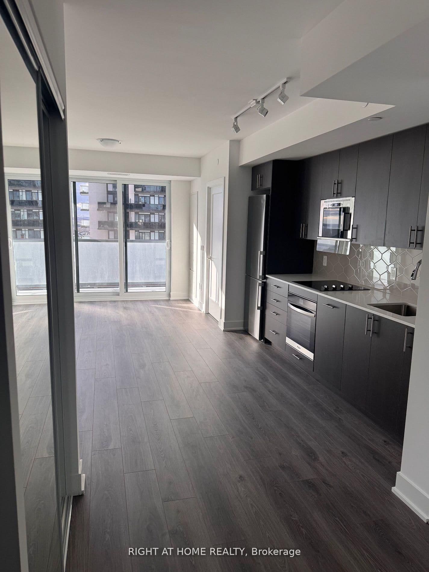 #1015 - 2545 Simcoe Street N