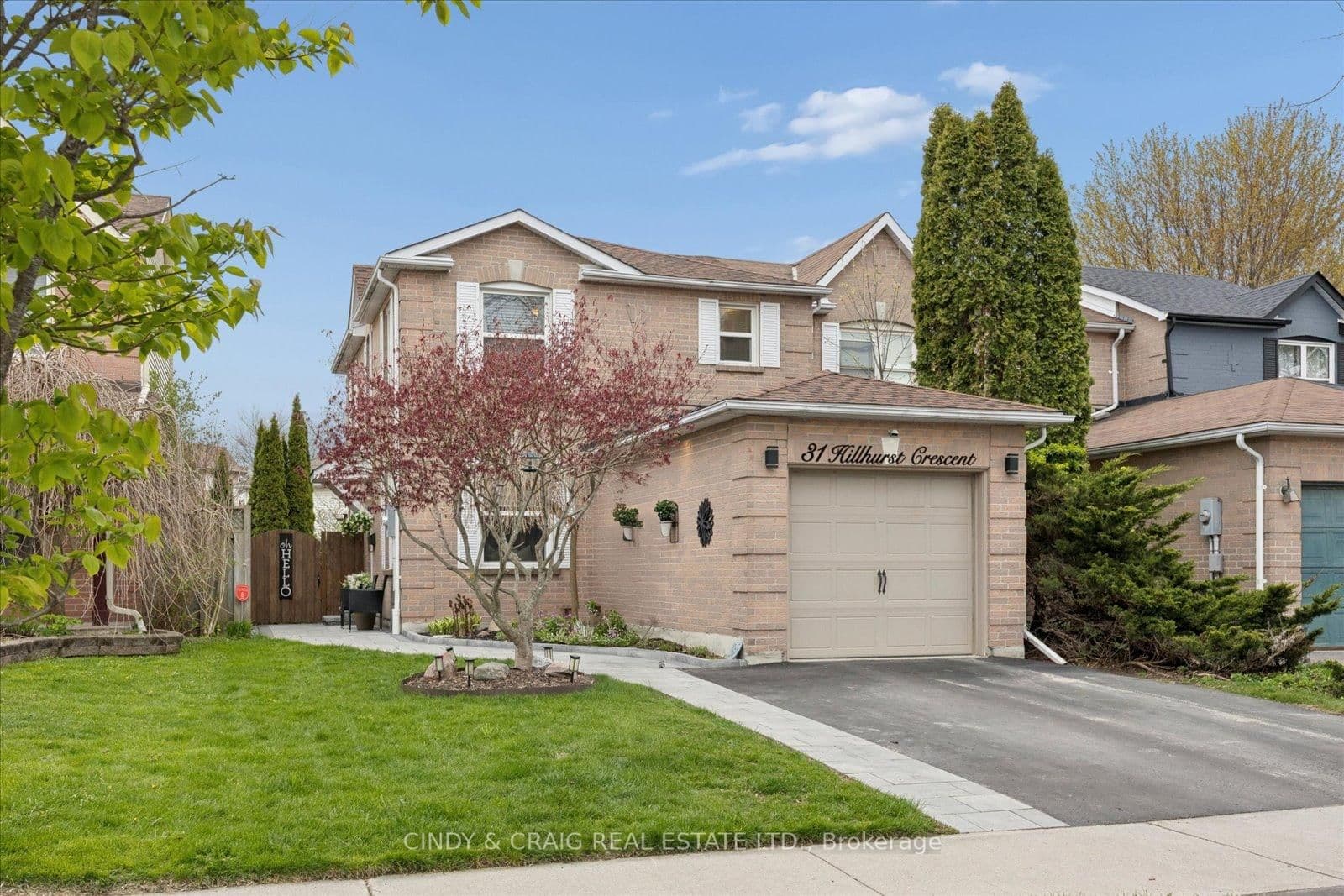 31 Hillhurst Crescent