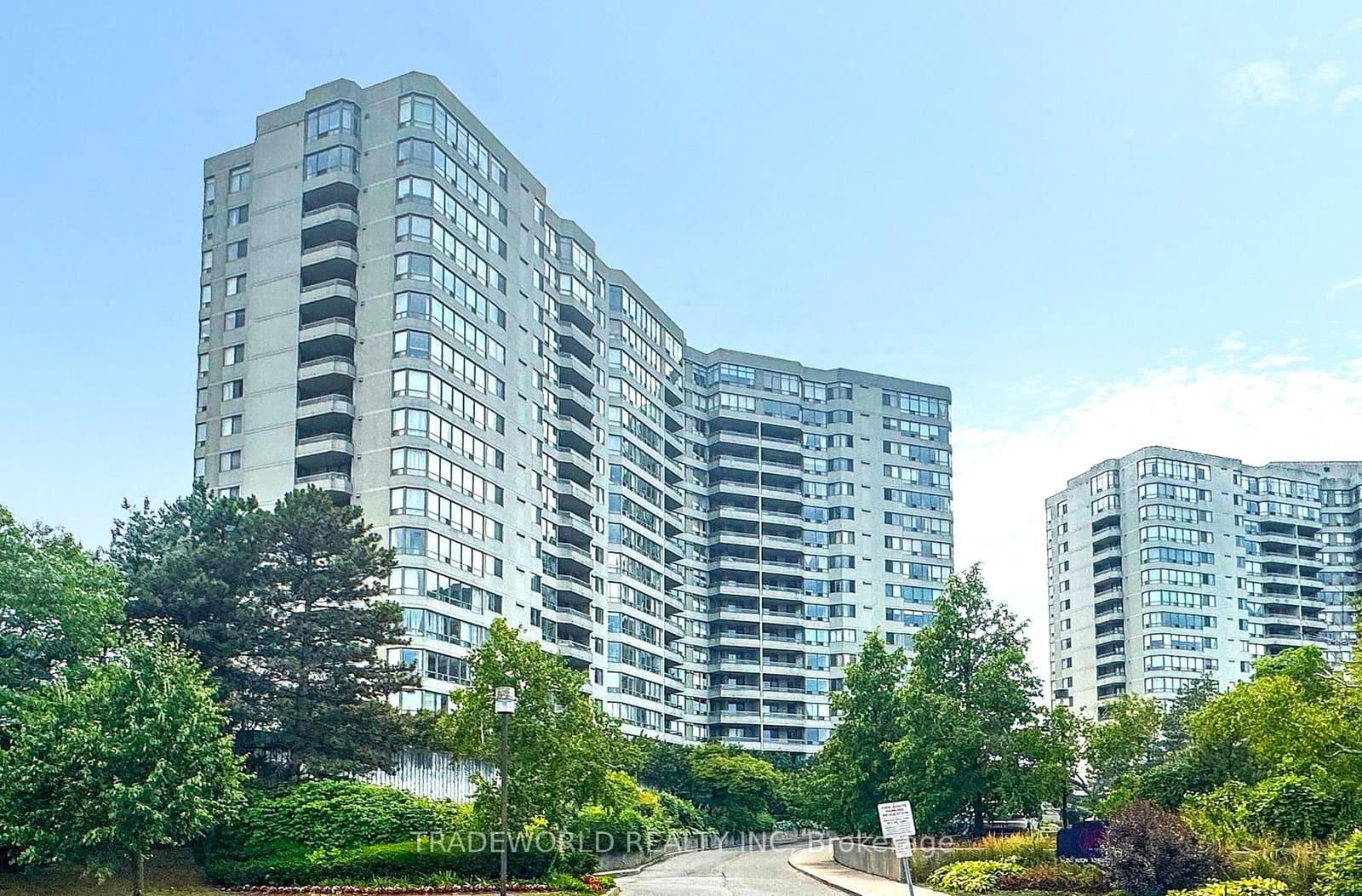 #405 - 150 Alton Towers Circle